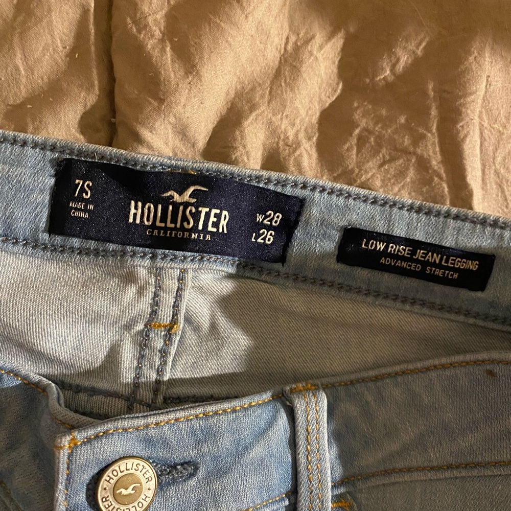 Hollister light blush low rise jean legging size 7s.
